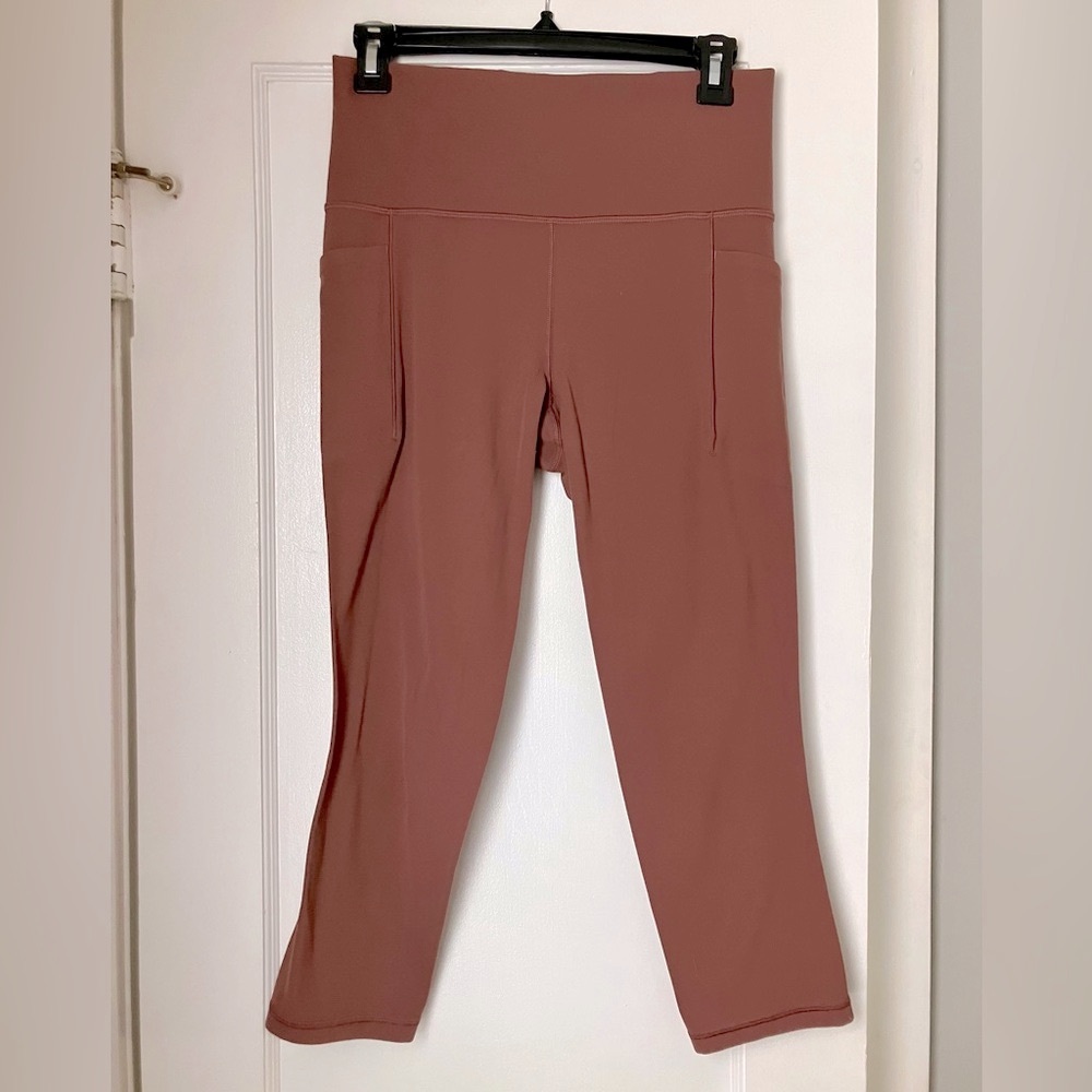 Athleta salutation stash pocket II capri